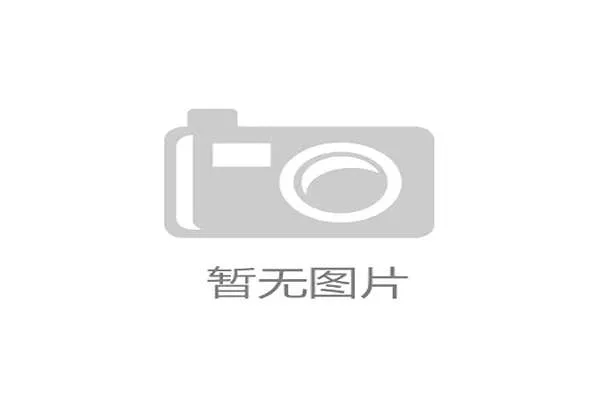 阿森纳主帅在场边疯狂挥舞手臂，示意球员调整定位球站位